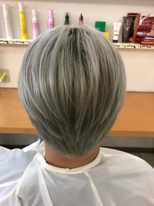 超音波トリートメント 1000円で補修効果高めに変更しました このようなハイトーンの Hair Make Konishi所属 ヘアケアマイスター 安心院哲也のヘアカタログ ミニモ