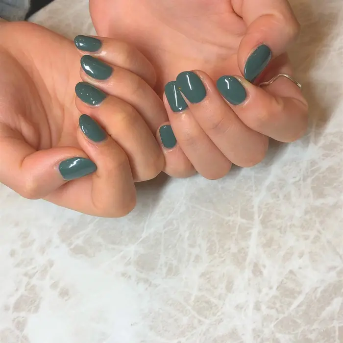 くすみグリーン 令和はやっぱりくすみカラー パラジェル ジェルネイル ハンドジェ Hair Make Sofa仙台駅前所属 佐竹 彩捺のネイルデザイン ミニモ