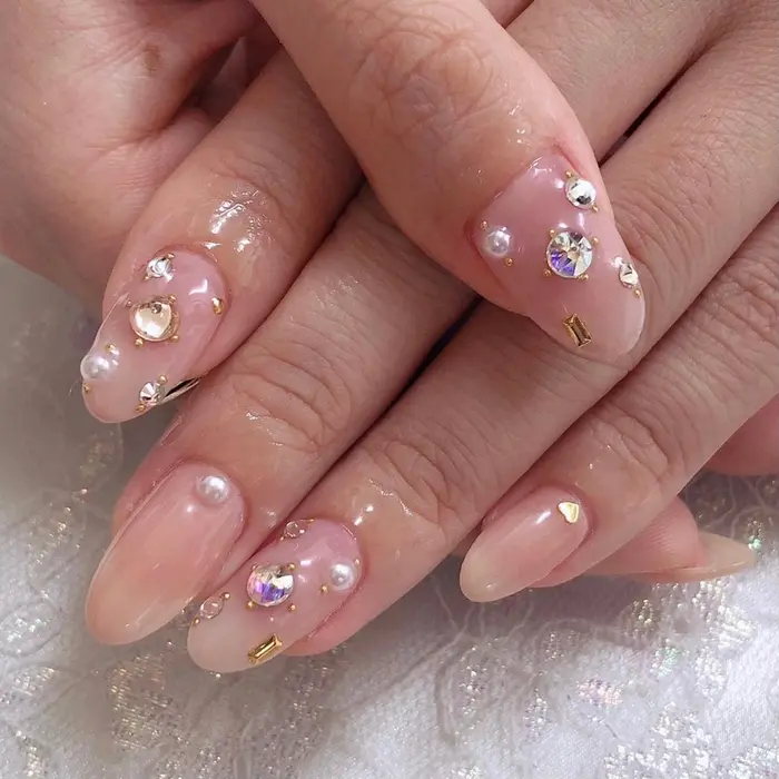 お客様ネイル キラキラネイル ちゅるんとカラーも激かわ キラキラ スワロフス Naillien所属 Nail Lienのネイル デザイン ミニモ