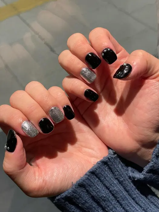 シルバーブラック パール 大人ネイル シンプルデザイン One Nail所属 One Nail Mikiのネイルデザイン ミニモ