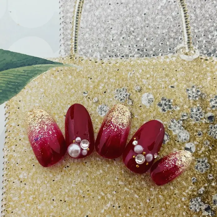 Gold And Red Nails ゴールド レッドネイル ちょっとゴージャス気分 火曜 プライベートネイルサロン Kanakanail所属 ネイリスト カナカのネイルデザイン ミニモ