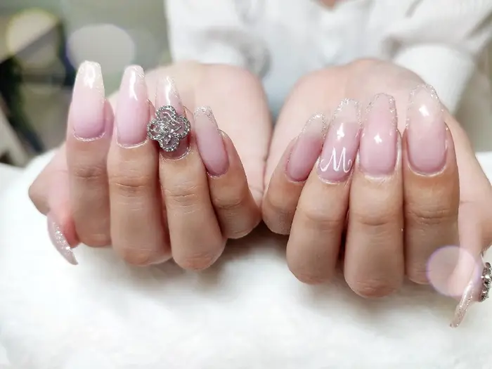 ほぼ自爪とってもきれいです 有料パーツ1個 0 Luc 所属 Luc Nailのネイルデザイン ミニモ