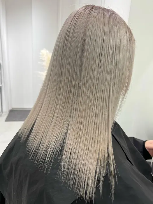 ハイトーン 北堀江 美容師 デザインカラー バレイヤージュ ブリーチ 特殊カラー 原色カラー I T O 所属 Instagram No19 Beのヘアカタログ ミニモ