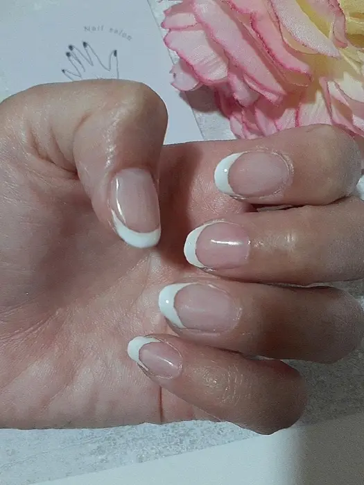 シンプルなフレンチネイル Pisca Pisca所属 神戸市兵庫区 格安ネイルサロンのネイルデザイン ミニモ シンプルなフレンチネイル Pisca Pisca所属 神戸市兵庫区 格安ネイルサロンのネイルデザイン ミニモ