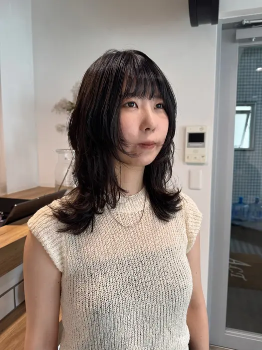 ミディアムハイレイヤー
ウルフカット