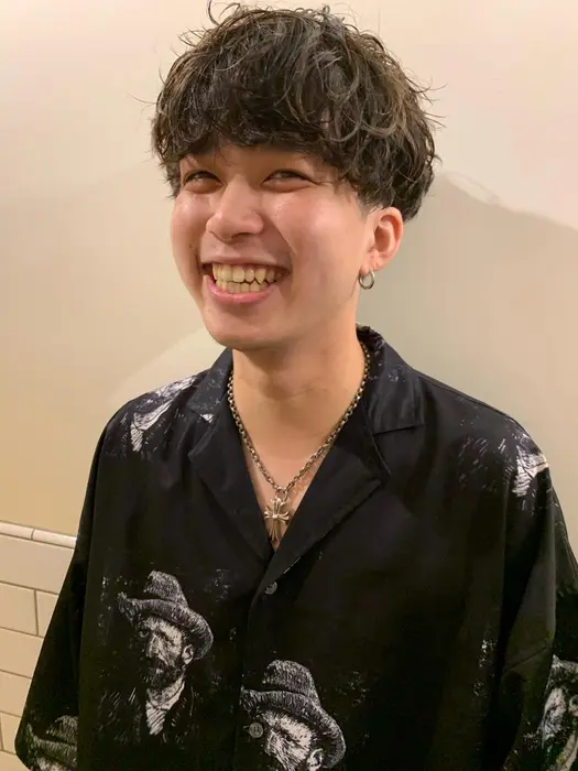 重めのマッシュにランダムに動くパーマ 男ってよりは可愛らしい男の子って感じが Canna所属 ヴィーガンブリーチ 寺島潤のヘアカタログ ミニモ