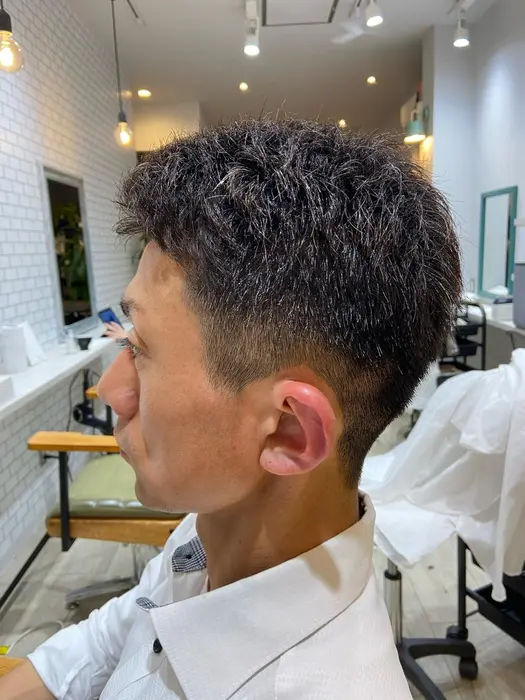 かっこいい 短髪のスタイル 地毛のくせ毛もプラスに生かしてより扱いやすいような髪型へ Nae Hair Salon ナエヘアサロン所属 奥田 ちあきのヘアカタログ ミニモ