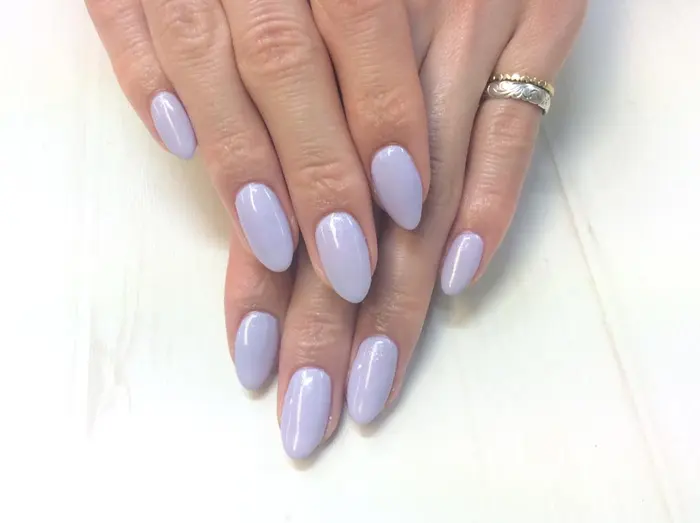 上品ラメが入ったパステルパープルは ワンカラーで人気のカラーです パラジェルワンカラー Nail Studio Lucina所属 渡辺 のネイル デザイン ミニモ