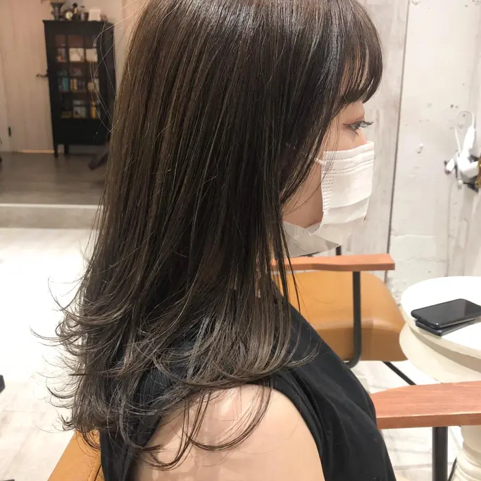 レイヤーカット ポイントハイライト Re View所属 柳 知希のヘアカタログ ミニモ