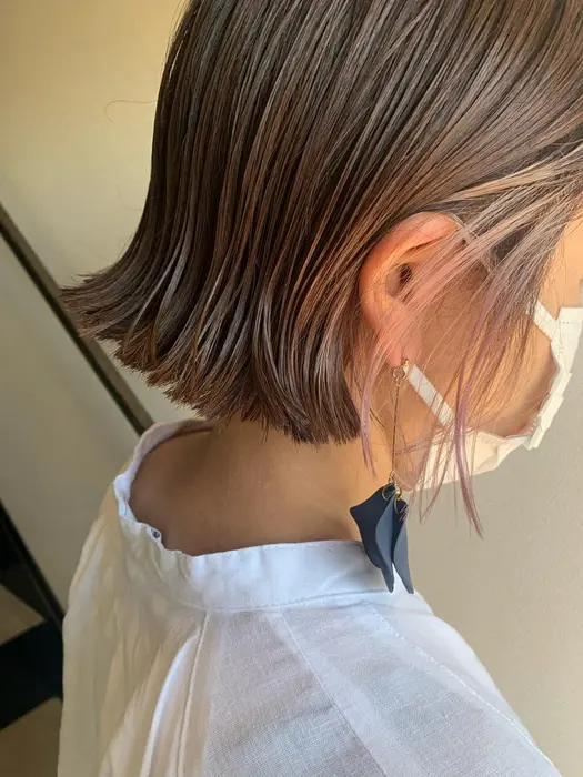 切りっぱなしボブ インナーカラーのピンク Onde所属 Onde Sachiのヘアカタログ ミニモ