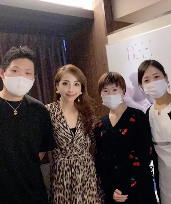 先日 服部由奈社長のサロンにて施術のお手伝いに行かせて頂きました Queens B クイーンズビー 所属 都度払い痩身サロン クイーンズビーのエステ リラクカタログ ミニモ