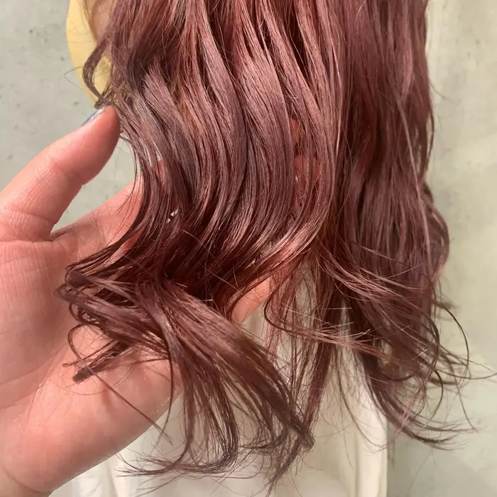 ブリーチ1 ２回でできるカラーです ボルドーピンク ハイトーンカラー Pool By Style所属 Pool 鈴木琴夏のヘア カタログ ミニモ