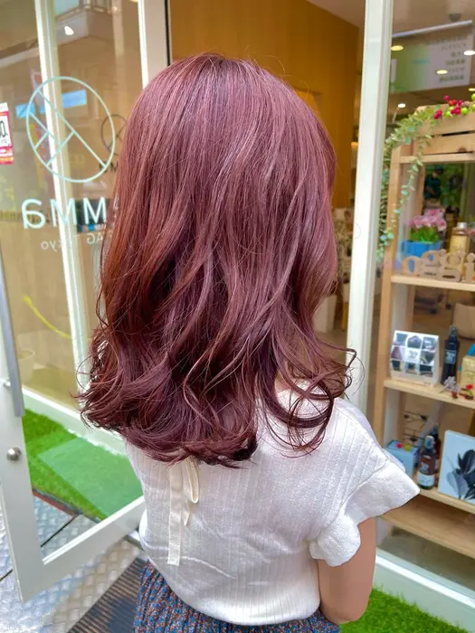 ブリーチなし ワインベリーピンクカラー Emma By Ag Tokyo 上板橋店所属 期間限定 カットモデル無料 のヘア カタログ ミニモ