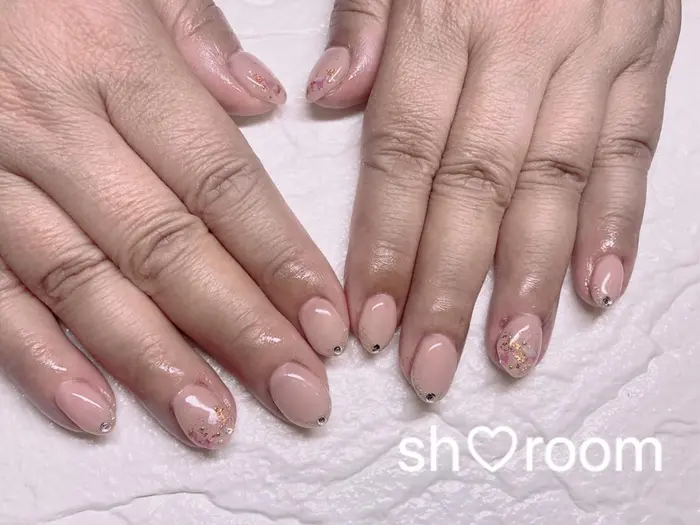 春ネイル キラキラネイル ストーンネイル ピンクネイル シェルネイル 河内長野ネイルサ Nail Salon Saki所属 Sh Roomの ネイルデザイン ミニモ