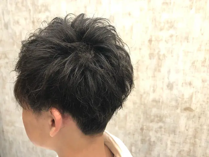 耳まわりと襟周りをスッキリ出しトップやフロント 後頭部などデザインポイントは動きや束感が出やすいよう Luxurybarberkaming保谷店所属 今田 優志のヘアカタログ ミニモ