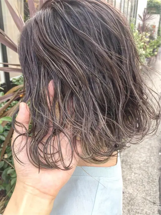 田宮一誠プロデュースハイライトカラー たーぷりハイライト 18年 Sns大流行してい Seasons表参道所属 田宮 一誠のヘアカタログ ミニモ