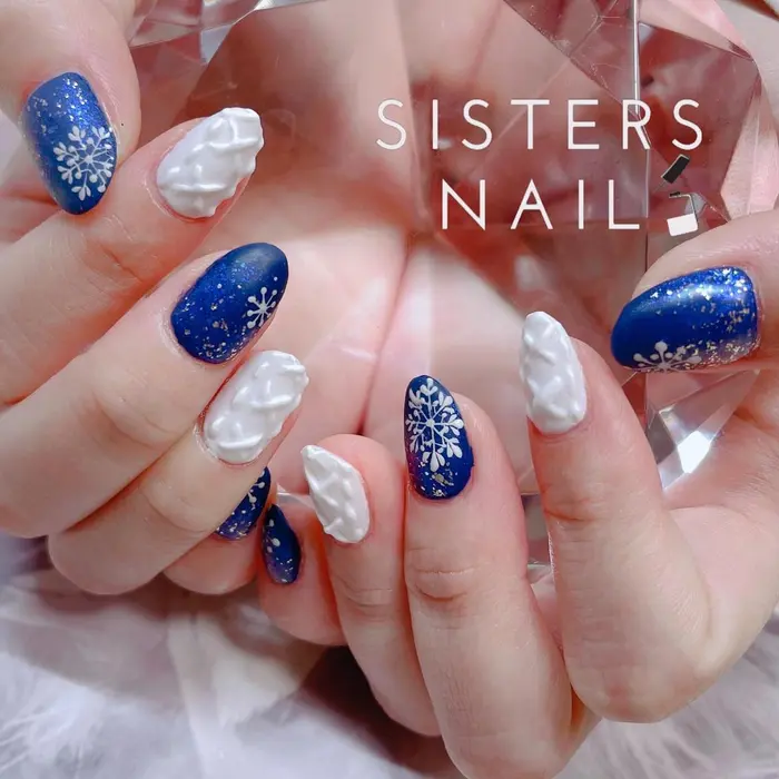推しのセーターニットネイルと雪の結晶アートのキラキラ閉じ込めマットネイル Sistersnail F所属 Sisters Nail Fのネイルデザイン ミニモ