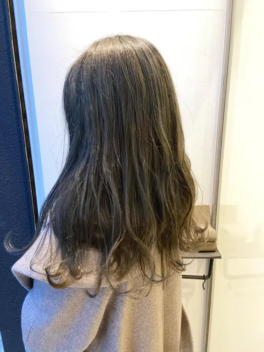 カーキグレー Cinema Daikanyama所属 コマキ マイのヘアカタログ ミニモ