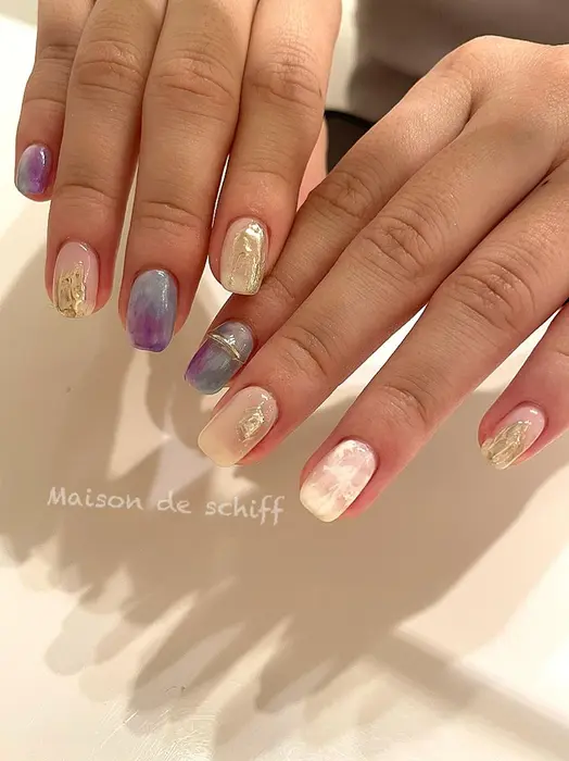 ニュアンスdesign むらぬり クリアミラー仕込み 乳白色 ホワイトもやもや ゴールドぽこぽこ Maison De Schiff 所属 ネイリスト Manahaのネイルデザイン ミニモ