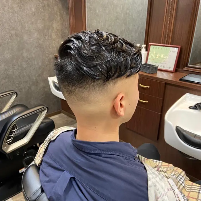 周りはスキンフェードです パーマの場合変わらずの料金でやらせていただきます Smile Hair上野入谷店所属 船見 治央のヘアカタログ ミニモ