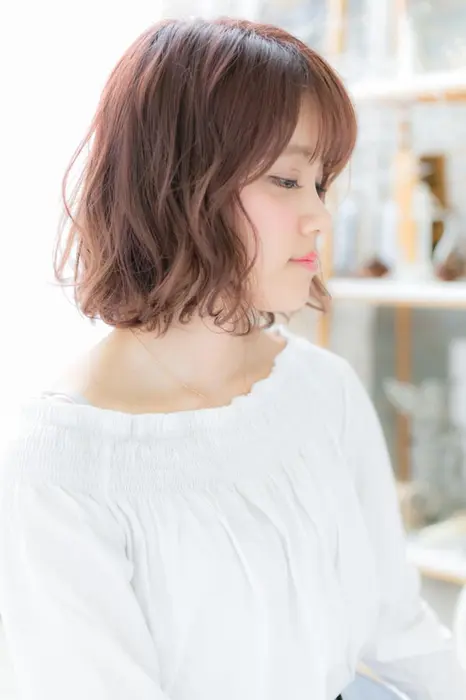 ふんわりとしたパーマスタイル 夏の暑い時期でも首筋スッキリへ モッズヘアー上尾西口店所属 モッズヘアー上尾磯田 佳奈のヘア カタログ ミニモ