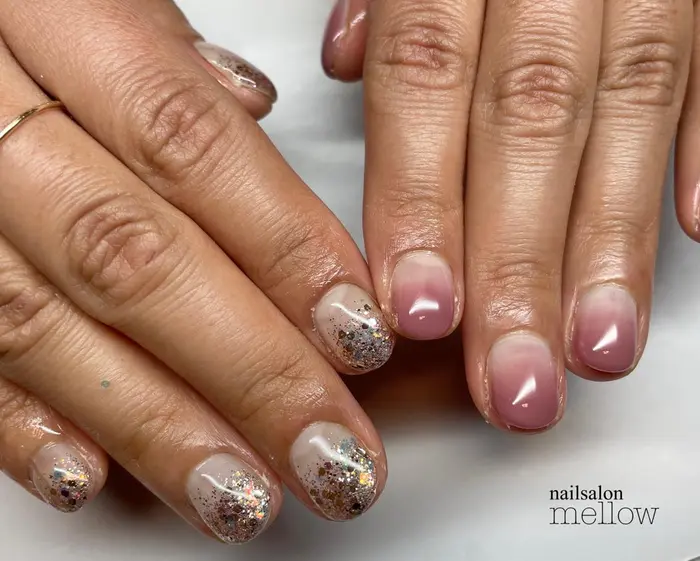 くすみピンクとホログラム Nailsalon Mellow所属 大山 浩美のネイルデザイン ミニモ