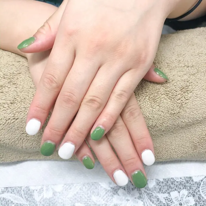 ワンカラー エーナイン札幌駅前店所属 秋山 理恋 モデル締め切りのネイルデザイン ミニモ