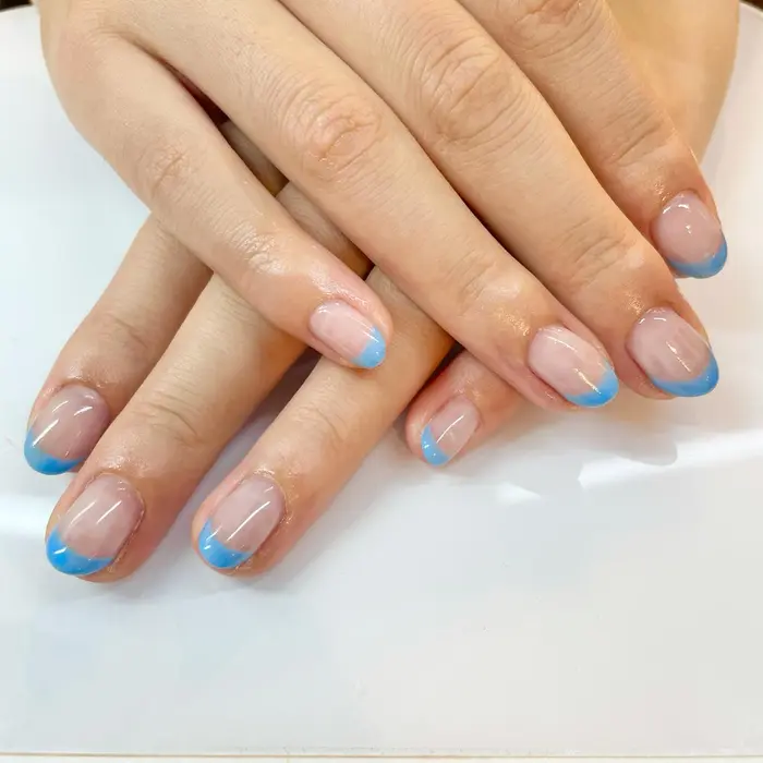 カラーフレンチ増えてます フレンチといえば白のイメージですが 実はカラーのフレンチが大人気 Elixir Nail所属 エリクサーネイル神田 入江のネイルデザイン ミニモ