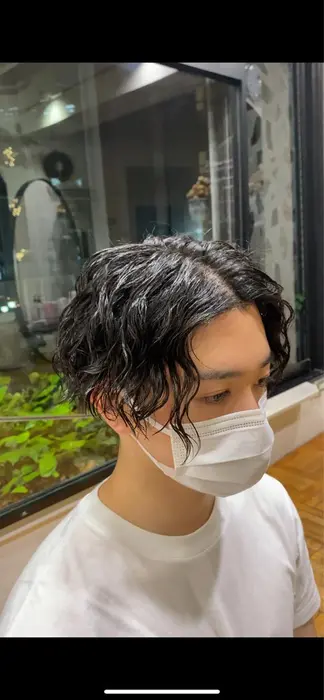 センターパートツイストスパイラルパーマ オブヘア 銀座店所属 ツイスパ メンズ専門 相澤晃希のヘアカタログ ミニモ
