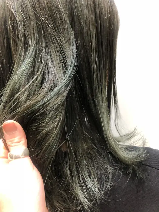 もともとブリーチなしの明るめのベースに細くハイライトを入れてナチュラルなマットに 近くで見るとハイ Soyon所属 犬飼 めぐみのヘア カタログ ミニモ