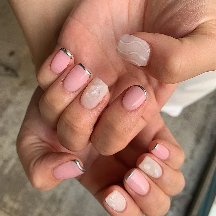 Moon French 細いシルバーのフレンチがイマドキ Rounge Nail Eyelash 関内店所属 Rounge 関内 石田ゆめのネイルデザイン ミニモ