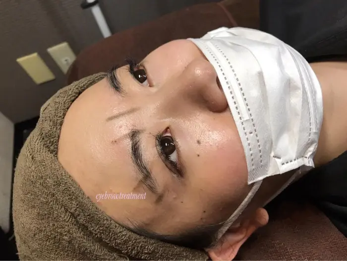 眉毛の位置を決めていきます 眉頭 眉山 眉尻 骨格なども考慮して決めます エルフ 新宿所属 エルフ 新宿のマツエクデザイン ミニモ 眉毛の位置を決めていきます 眉頭 眉山 眉尻 骨格なども考慮して決めます エルフ 新宿所属 エルフ 新宿のマツエクデザイン ミニモ