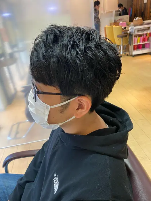 ツーブロック刈り上げ サイドは3ミリのツーブロックで耳が出るようにスッキリと バックはつながるよ Kazu所属 安藤 慎悟 のヘアカタログ ミニモ