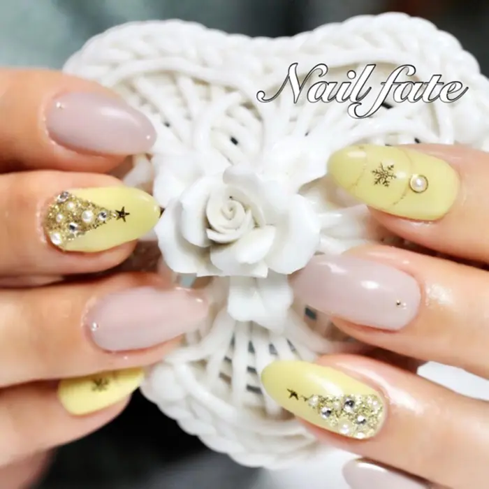 お客様 悩んだんですけど 今しか出来ないネイルをと思いました 今年はこのタイプのラメ ネイルサロン フェイト所属 サロン フェイト 清水のネイル デザイン ミニモ