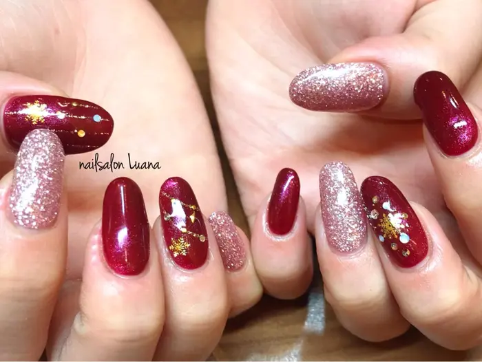 ボルドー ピンクラメ スノーフレークネイル Nail Salon Luana所属 高柳 美香のネイルデザイン ミニモ