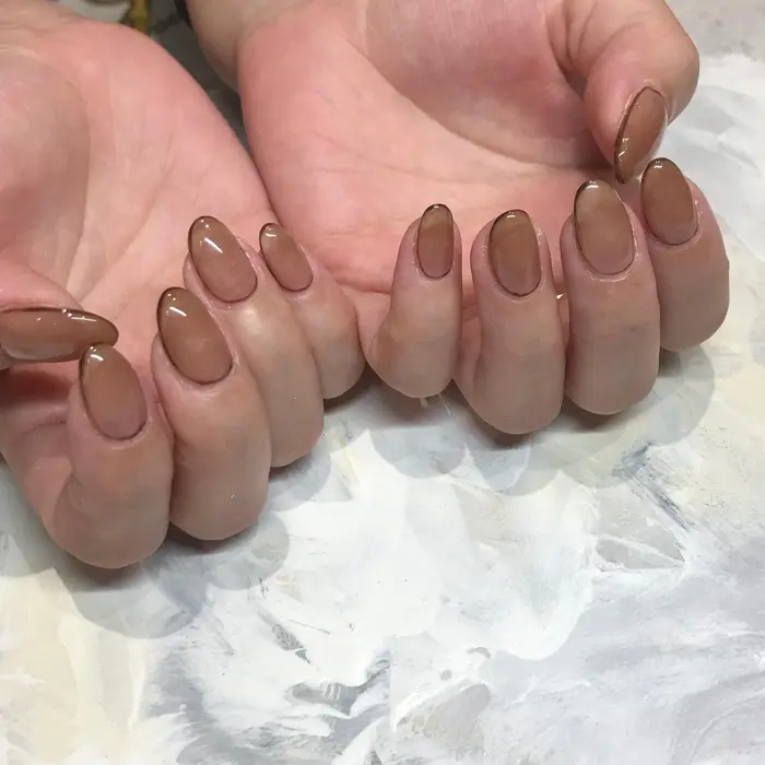 シースルーのブラウンに囲み Nailavance京橋所属 Avance 松山唯 のネイルデザイン ミニモ