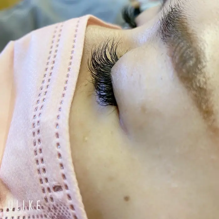 まつ毛が下に生えてきてしまう人でカール感が無い方にオススメ ご来店お待ちしております シスカワイマチ所属 川口 裕暉のマツエク デザイン ミニモ