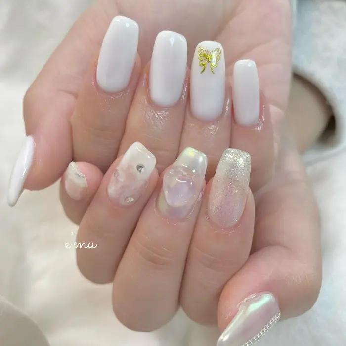 ホワイトネイル 乳白色ネイル オーロラネイル 蝶々ネイル Private Nail Salon E Mu所属 Nail Salon E Muの ネイルデザイン ミニモ