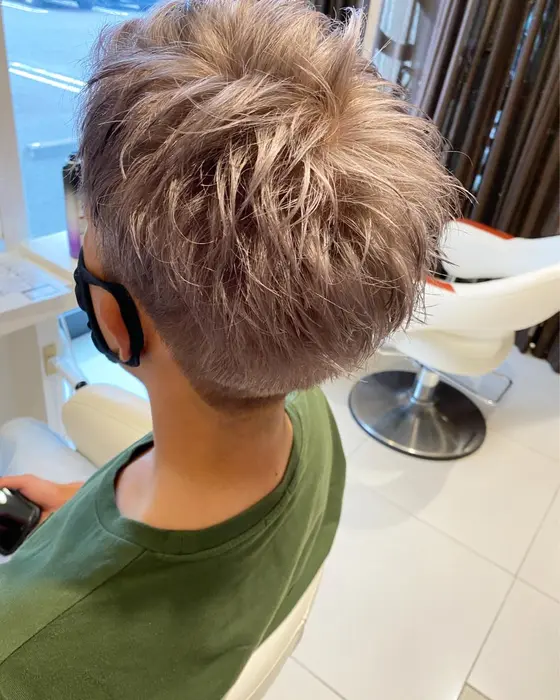 ホワイトグレージュ ブリーチ２回 メンズやインナーカラーなどにおすすめです Earth龍ヶ崎店所属 堀 世汰のヘアカタログ ミニモ