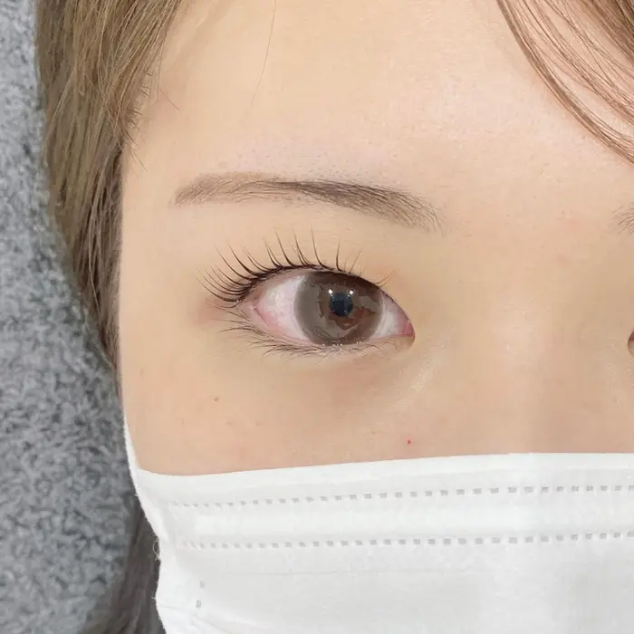 元々は一重さんでしたがパリジェンヌをかけたら 二重になりました 凄まじいリフトアップ効果です トータルビューティーサロンchipie柏所属 Chipie オカダ ミレイのマツエクデザイン ミニモ