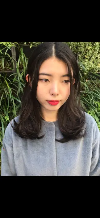重めワンレンセミロング ダークトーンのカラーで落ち着いた印象に Morning 所属 大人かわいい 荒 隼太のヘアカタログ ミニモ