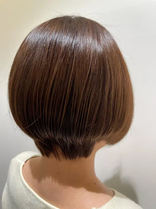 タイトにクールショートボブスタイル かなり切ってスッキリショートスタイルに 短いスタイル Gran 所属 由比藤理子 デザインカラーのヘアカタログ ミニモ