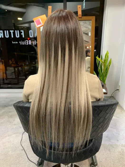 地毛は毛先がすいてあったのでダイヤモンド パルージュと17aを交互に80本を 自然なグラデーショ Studio Futuro By Be Hair所属 瀧野 亮のヘアカタログ ミニモ