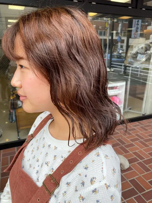 ゆるっとくせ毛みたいなパーマ ボリュームを出さず 髪の動きが欲しい方にオススメ 顔周りには 結 Alom所属 キタモト ハクラ 前髪パーマ のヘアカタログ ミニモ