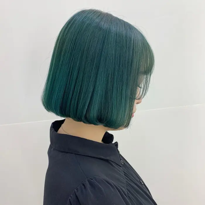 エメラルドグリーン ブリーチ回数必須のカラーです カラートリートメントも重ねているので色持ち Blue Faces赤羽店所属 佐藤 亜紀のヘアカタログ ミニモ
