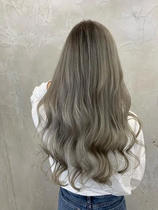 プラチナブロンドカラー Fudge ファッジ 所属 岡田 和樹のヘアカタログ ミニモ