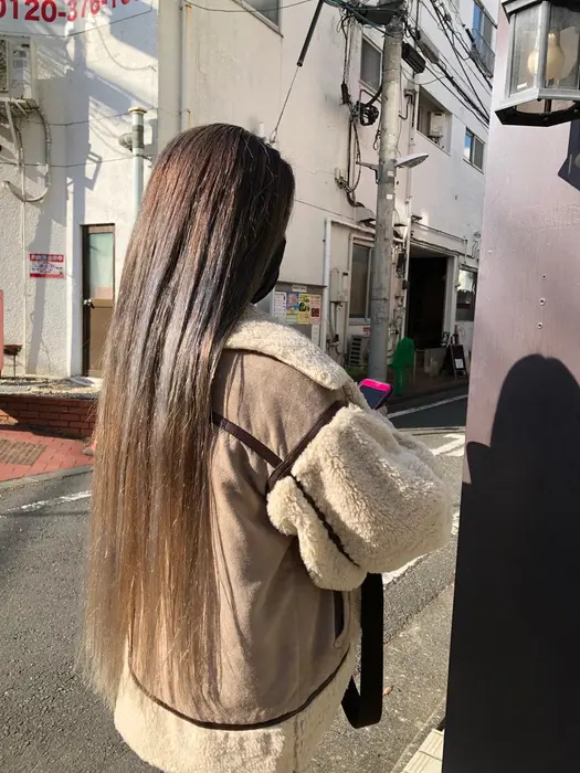 白髪染めをお洒落に グラデーション ハイライトなどを使って白髪を目立ちにくく ハイトーンカラーに仕 Vapaus Hairdesign所属 Miura Iyoのヘアカタログ ミニモ