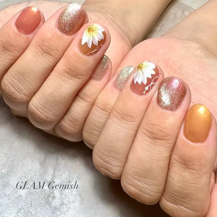 定額デザインを秋色にカラーチェンジ Glam Gemish所属 藤崎 恵梨香のネイルデザイン ミニモ