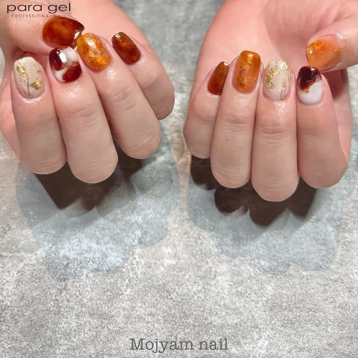 奥行きのあるオレンジデザインと カフェオレと 琥珀色 ーーーーーーーーーーーー Mojyam Mojyam Nail所属 松本 実咲のネイル デザイン ミニモ