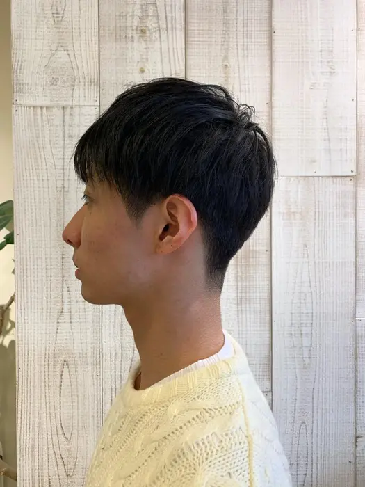 スーツでも私服でもキマるスタイル サイド えりあしは短く トップは長く メリハリをつけて 頭の形 Duple所属 Shiomi シオミのヘアカタログ ミニモ